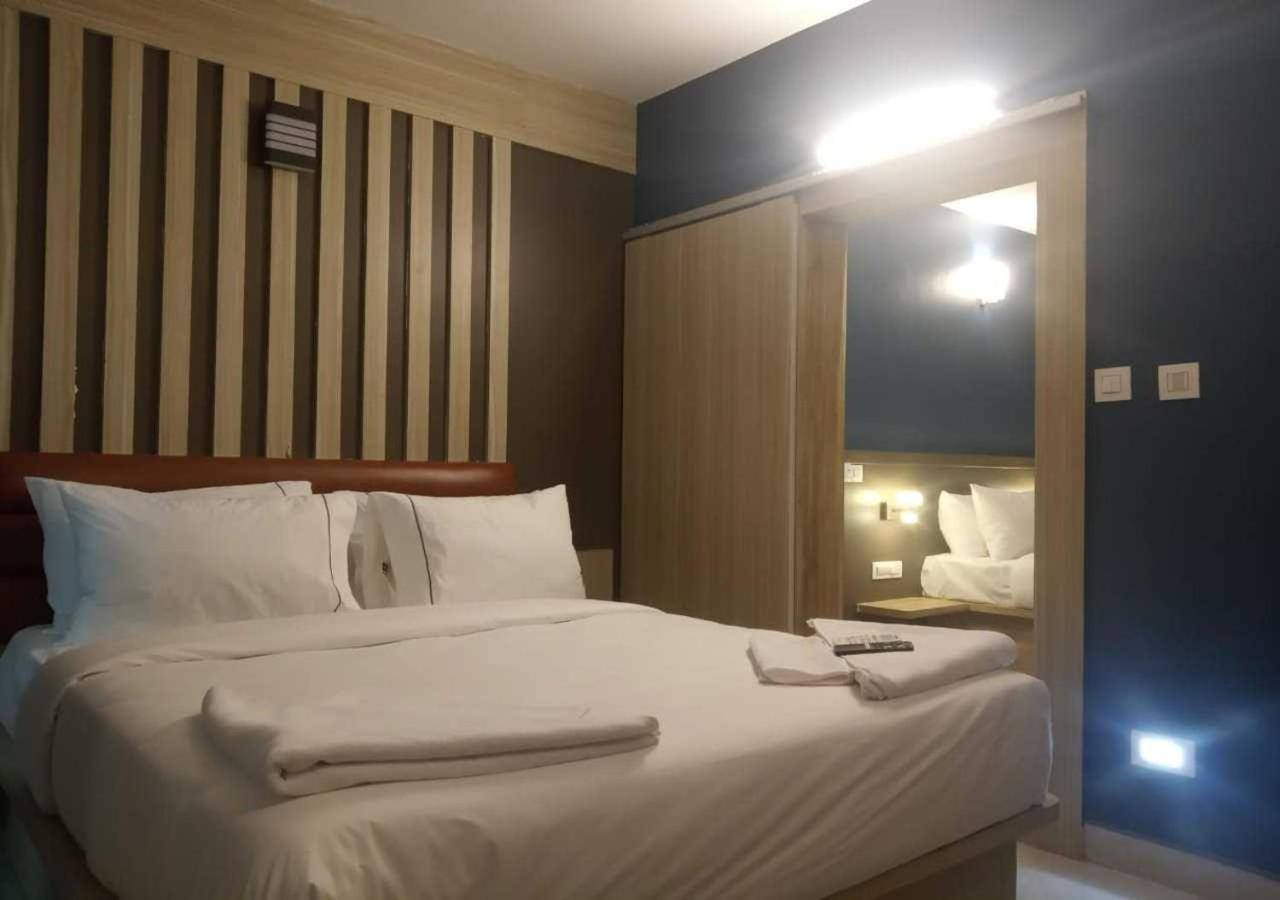 Air Avenue - Airport 3*