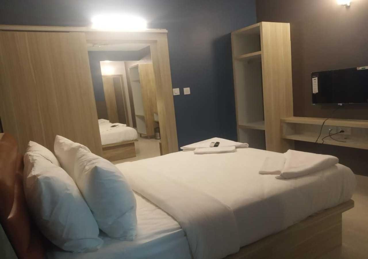 Air Avenue - Airport 3* Devanahalli